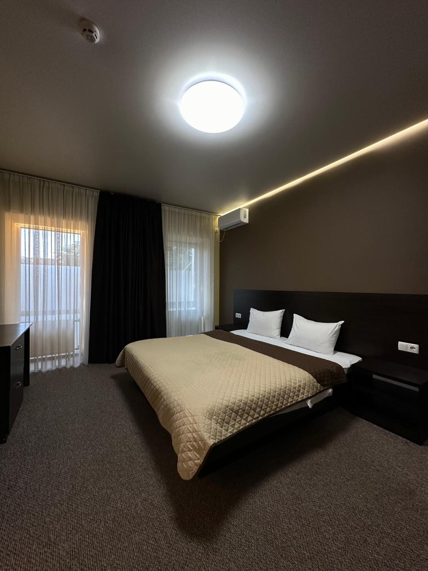 Hotel Atmosphere Poltava Exteriör bild