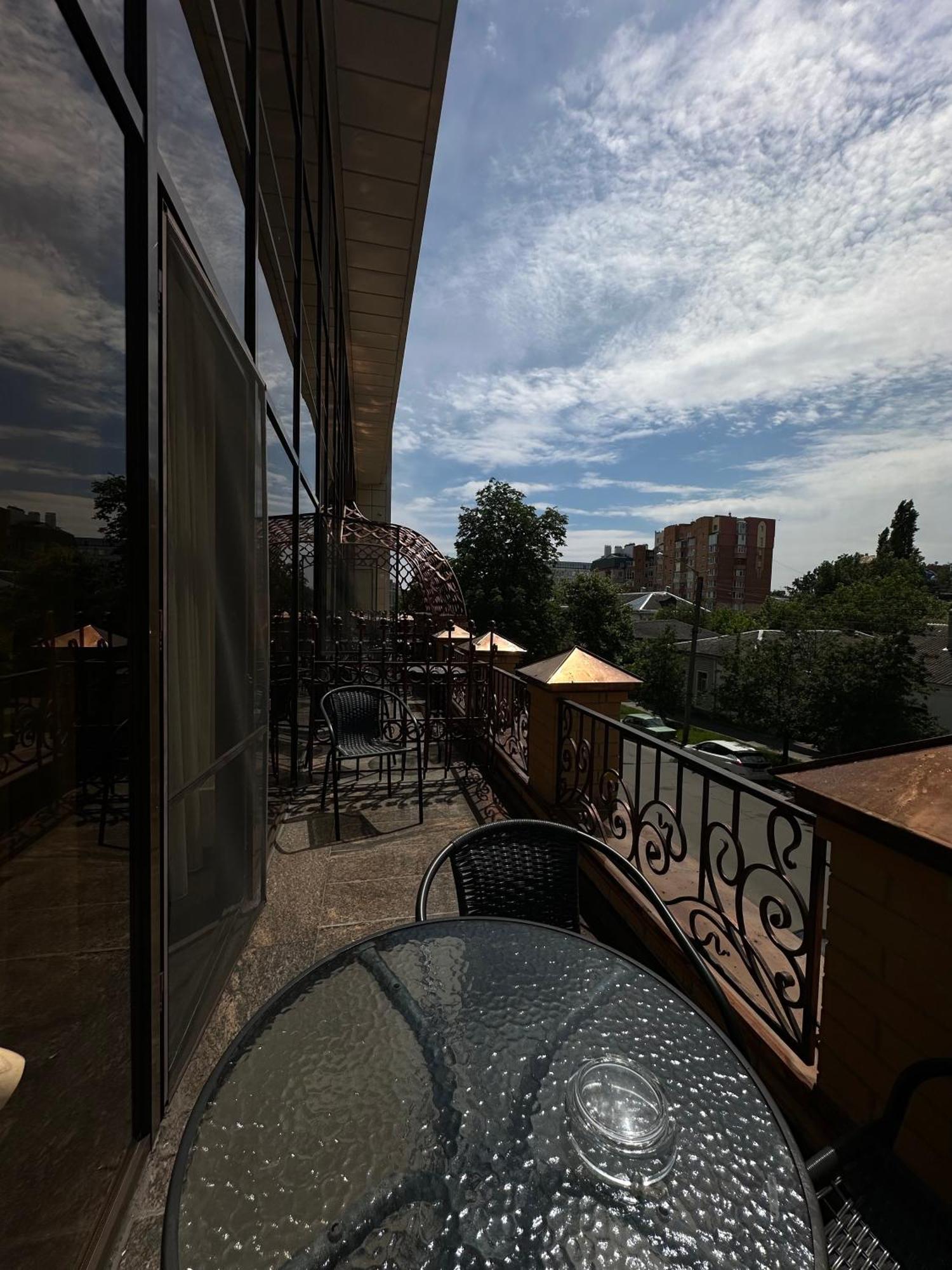 Hotel Atmosphere Poltava Exteriör bild